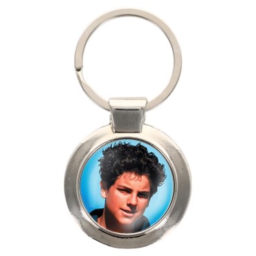 Porte-clés en métal couleur argenté de forme ronde Ø 3.8 cm. Livré en boite cadeaux. Existe avec différents Saints.