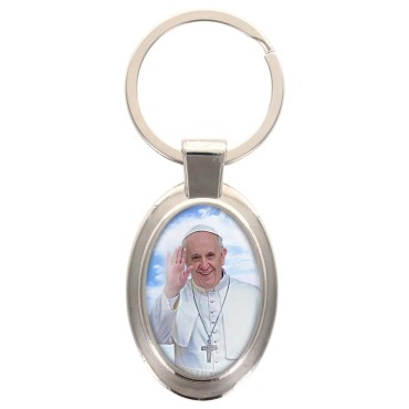 Porte-clés en métal de couleur argenté de forme ovale H. 4.3 cm. Livré en boite cadeaux. Existe avec différents Saints.