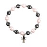 Bracelet sur elastique en hematite avec grains nacres Ø 8 mm, avec croix.