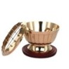 Brûle-encens en laiton ciselé avec grille et socle bois, H 7 cm, Ø 7 cm. Livré en boîte individuelle.