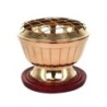 Brûle-encens en laiton ciselé avec grille et socle bois, H 7 cm, Ø 7 cm. Livré en boîte individuelle.