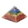 Pyramide Orgonite avec symbole Energie, L. 8 cm. Plusieurs pierres.