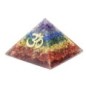 Pyramide Orgonite avec symbole OM, L. 8 cm. Plusieurs pierres.