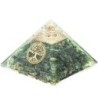 Pyramide Orgonite avec arbre de vie, L. 10 cm. Plusieurs pierres.