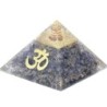Pyramide Orgonite avec symbole OM, L. 10 cm. Plusieurs pierres.