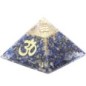 Pyramide Orgonite avec symbole OM, L. 10 cm. Plusieurs pierres.