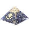 Pyramide Orgonite avec symbole OM, L. 10 cm. Plusieurs pierres.