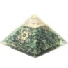 Pyramide Orgonite avec symbole metatron, L. 10 cm. Plusieurs pierres.