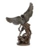 Statue de saint Michel terrassant le démon, en bronze coulé à froid, disponible en plusieurs tailles.