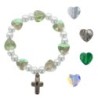 Bracelet sur élastique pour enfant avec grains en verre en forme de cœur et perles nacrées Ø 9 mm. LOT DE 5 ASSORTIS.