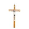 Crucifix en bois d´olivier avec Christ en métal couleur argentée.