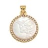 Médaille en laiton de couleur dorée avec coquille naturelle et zircons Ø 2.2 cm. Existe en différents Saints.