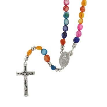 Chapelet en coquille multicolore Ø6 mm, sur fil nylon avec fermoir, croix avec Christ, cœur 23 cm..