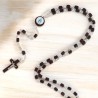 Chapelet sur chaine grains en bois de H. 5 mm. coeur en resine, croix avec Christ metal..