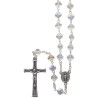 Chapelet grains cristal blanc en forme de croix, Ø 7 mm sur chaine, longueur au cœur 35 cm, croix métal. Livre en boite