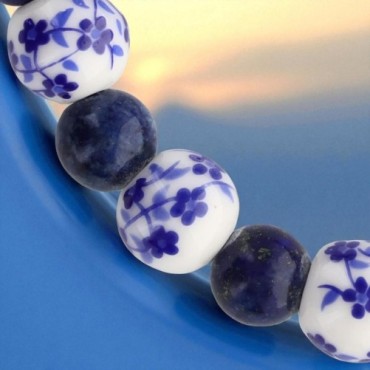 Bracelet sur élastique grains porcelaine et lapis lazuli Ø 8 mm