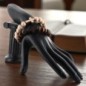 Bracelet élastique homme, perles en bois Ø 1 cm avec croix.