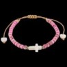 Bracelet sur corde réglable grains de forme cylindrique avec croix et coeur en coquille naturelle.