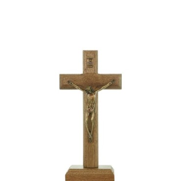 Crucifix à poser ou a accrocher en bois avec Christ en doré antique, avec socle amovible. Plusieurs tailles.