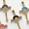 Croix de cou en laiton couleur doré avec pierres oz H. 3.2 cm LOT DE 5