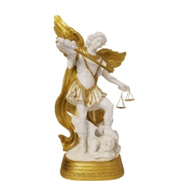 Statue de saint Michel avec balances de la justice, blanche et or, en résine peinte à la main.