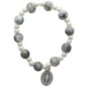 Bracelet dizainier sur élastique pour enfant grains en plastique marbre de différentes couleurs..