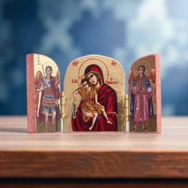 Triptyque en bois sculpté à la main selon méthode artisanale avec image dorée. H. 5 x 7 cm, divers modèles