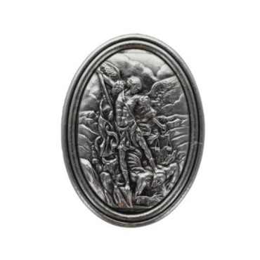 Plaque auto ovale H. 3.8 cm en metal couleur argentee. Plusieurs saints.