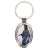 Porte-clés en métal de couleur argenté de forme ovale H. 4.3 cm. Livré en boite cadeaux. Existe avec différents Saints.