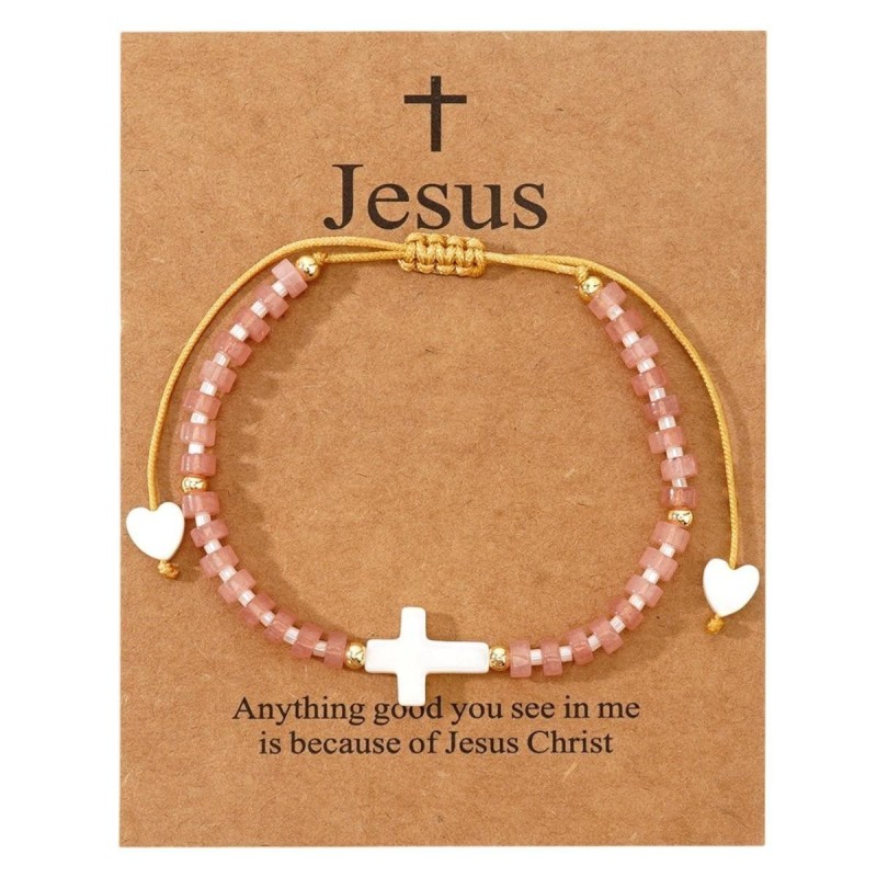 Bracelet sur corde réglable grains de forme cylindrique avec croix et coeur en coquille naturelle.