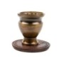 Brûle-encens en laiton patiné avec support bois, H 6 cm, Ø 5 cm. Livré en boîte individuelle.