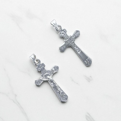 Croix avec Christ en argent 925 °/°° H. 2 cm. (0.84 g) Livré en boite