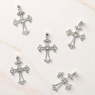 Croix chaldéenne en argent 925 °/°° H 2 cm (1 g) Livré en boite