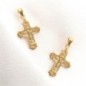 Croix avec Christ en plaqué or H. 1.8 cm. Livré en boite