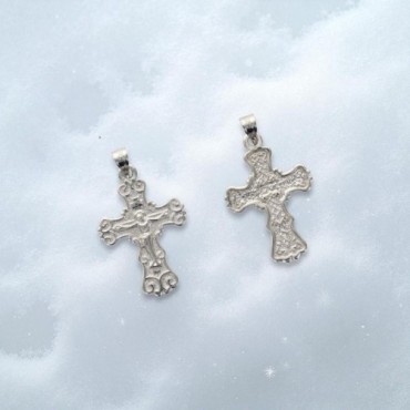 Croix large avec Christ en argent 925 °/°° H. 2 cm (1.18 g) Livré en boite