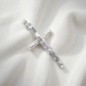 Croix biseautée avec Christ en argent 925 °/°° H. 3 cm. (1.92 g) Livré en boite