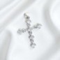 Croix en argent 925 °/°° avec OZ H. 2.1 cm. (1.10 g) Livré en boite
