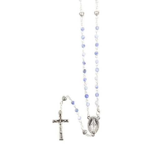 Chapelet sur chaîne grains marbrés Ø 4 mm, paters cœur, croix avec Christ, longueur au cœur 26 cm.