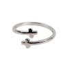 Bague ajustable en argent 925, disponible en 2 tailles. Livrée en boîte.