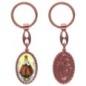 Porte-clés en aluminium de couleur cuivrée, hauteur 3,8 cm, avec résine. Disponible avec plusieurs saints au choix.
