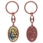 Porte-clés en aluminium de couleur cuivrée, hauteur 3,8 cm, avec résine. Disponible avec plusieurs saints au choix.
