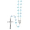 Chapelet grains cristal bleu en forme de croix, Ø 7 mm sur chaine, longueur au cœur 35 cm, croix metal. Livre en boite