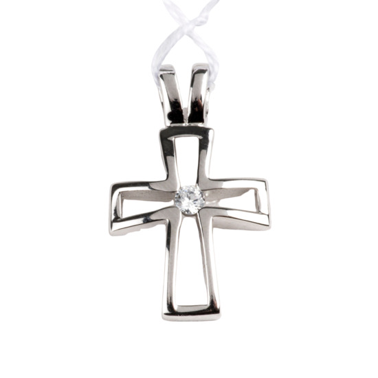 Croix de cou ajourée en argent 925 °/°° avec zirconium au centre H. 1,8 cm (2,75 g). Livrée en boîte