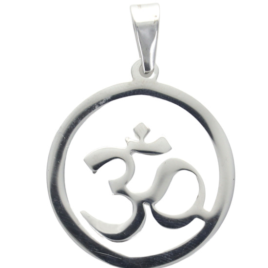 Pendentif symbole OM en acier inoxydable couleur argentée , H. 3.3 cm.