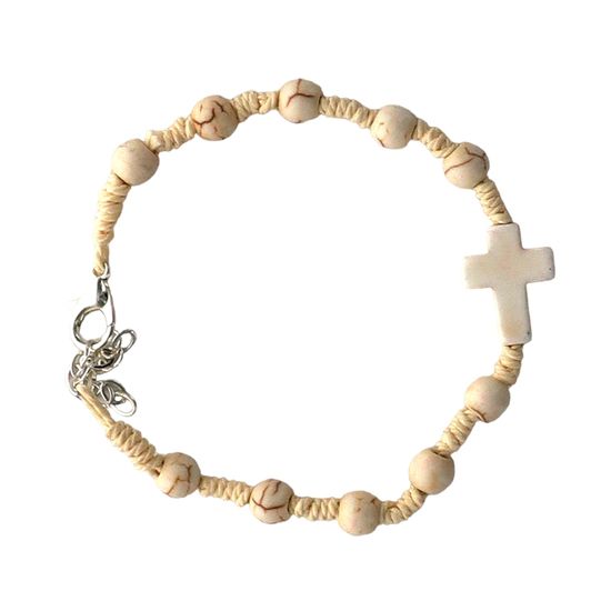 Bracelet dizainier pour enfant sur corde avec fermoir grains et croix en pierre teinté Ø 5 mm Différentes couleurs