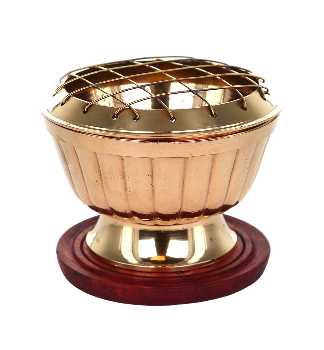 Brûle encens en laiton ciselet avec grille et socle bois, H. 7 cm, Ø 7 cm. Livré en boîte individuelle.