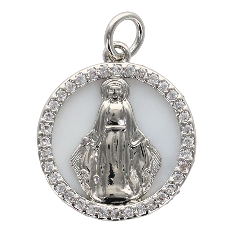 Médaille en coquille naturelle et zirconium avec la Vierge Miraculeuse en laiton argenté, Ø 1,3 cm. VENDU PAR LOT DE 5. 