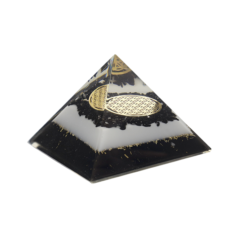 Pyramide Orgonite avec fleur de vie noire et blanche, L. ~7.5 cm.