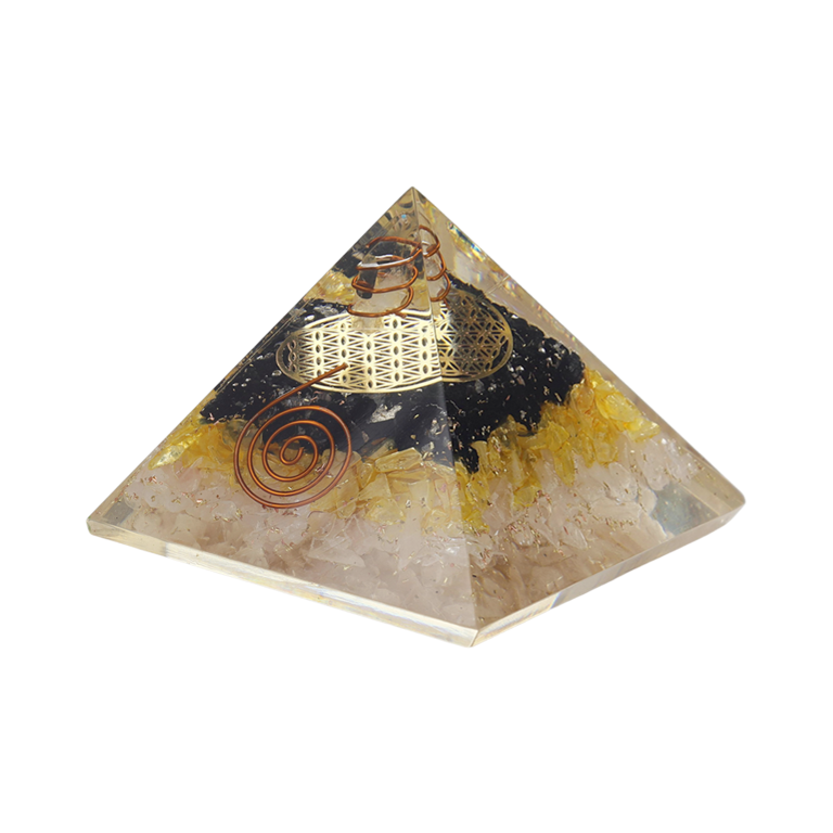 Pyramide Orgonite plusieurs pierres, L. ~7.5 cm.