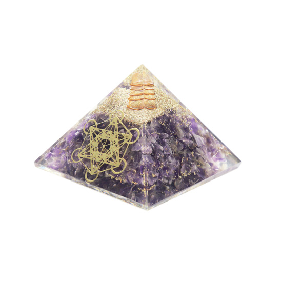 Pyramide Orgonite avec symbole OM, L. 6 cm. Plusieurs pierres.